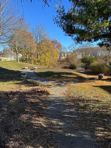 31 Merrill St, Lowell, MA 01852