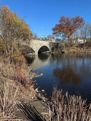 31 Merrill St, Lowell, MA 01852