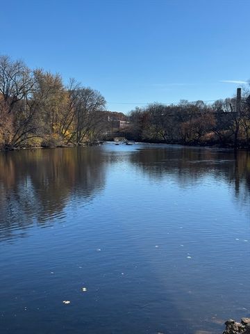 31 Merrill St, Lowell, MA 01852