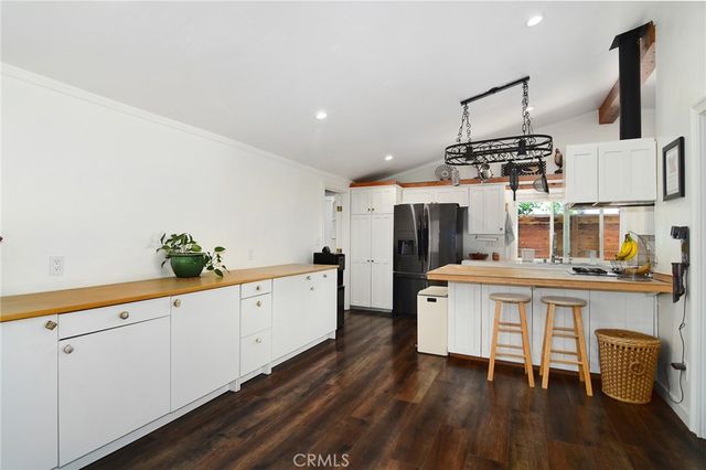 20643 Clarendon Street, Woodland Hills, CA 91367