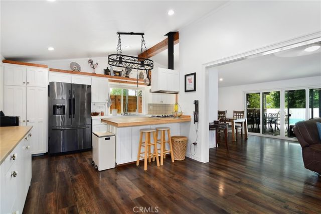 20643 Clarendon Street, Woodland Hills, CA 91367