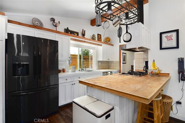 20643 Clarendon Street, Woodland Hills, CA 91367