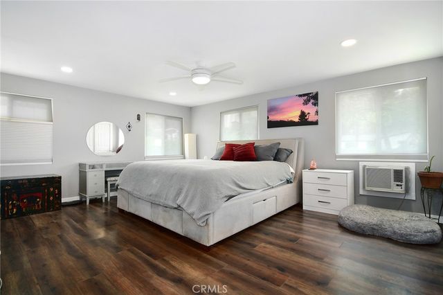 20643 Clarendon Street, Woodland Hills, CA 91367