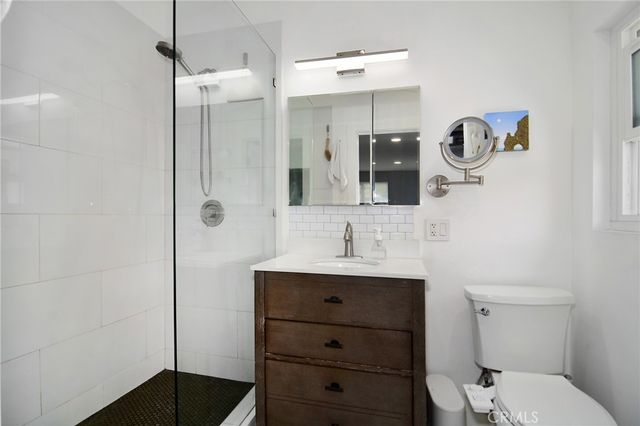 20643 Clarendon Street, Woodland Hills, CA 91367