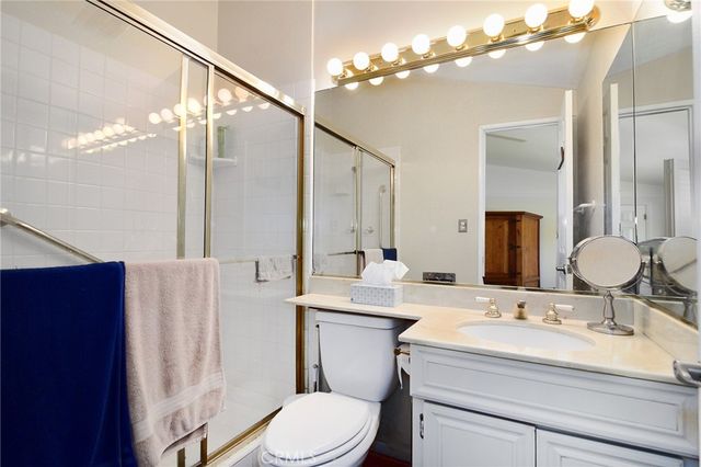 20643 Clarendon Street, Woodland Hills, CA 91367