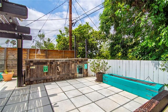 20643 Clarendon Street, Woodland Hills, CA 91367