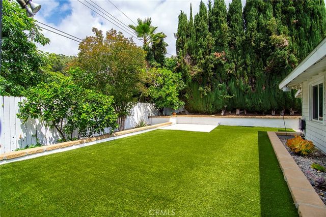 20643 Clarendon Street, Woodland Hills, CA 91367