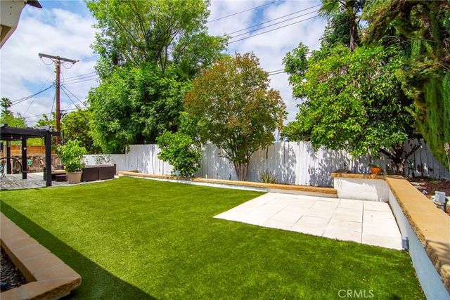 20643 Clarendon Street, Woodland Hills, CA 91367