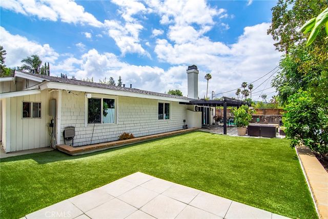 20643 Clarendon Street, Woodland Hills, CA 91367