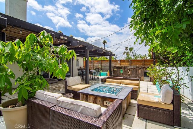 20643 Clarendon Street, Woodland Hills, CA 91367