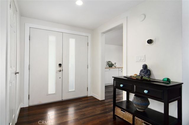 20643 Clarendon Street, Woodland Hills, CA 91367