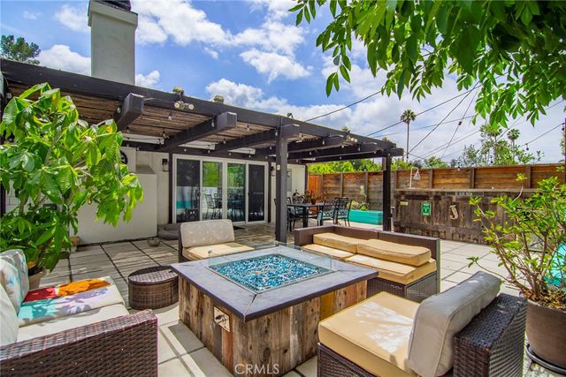 20643 Clarendon Street, Woodland Hills, CA 91367