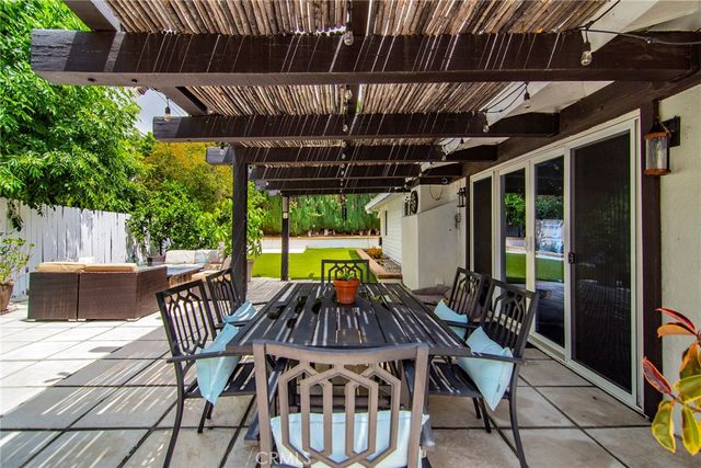 20643 Clarendon Street, Woodland Hills, CA 91367