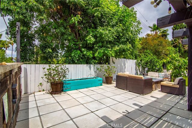 20643 Clarendon Street, Woodland Hills, CA 91367