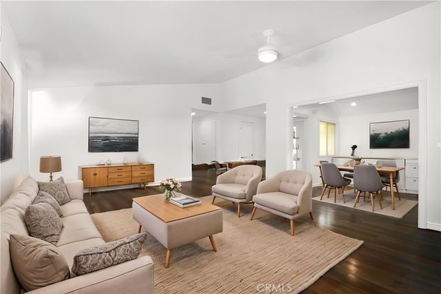 20643 Clarendon Street, Woodland Hills, CA 91367