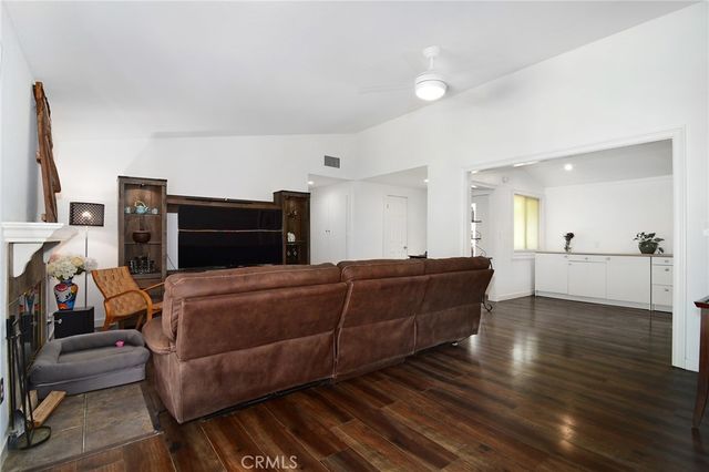 20643 Clarendon Street, Woodland Hills, CA 91367