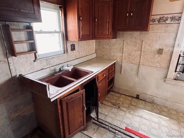 3331 S Liddesdale Street, Detroit, MI 48217
