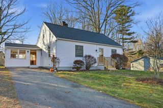 4 Hale Spring Road, Plaistow, NH 03865