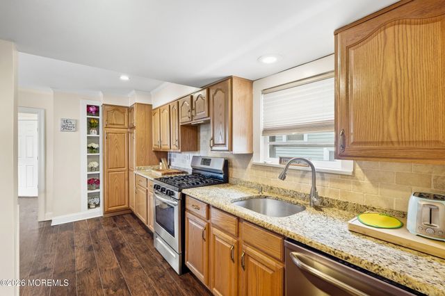 9 Briarcliff Place, Port Monmouth, NJ 07758