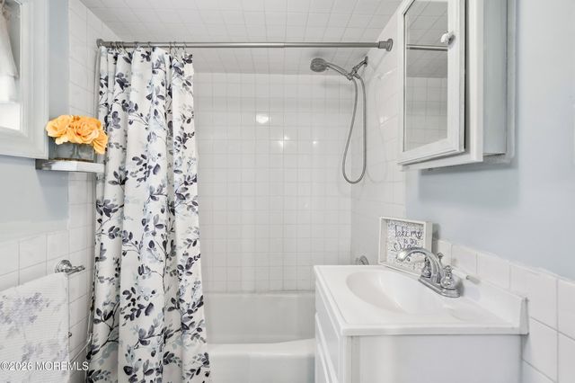 9 Briarcliff Place, Port Monmouth, NJ 07758