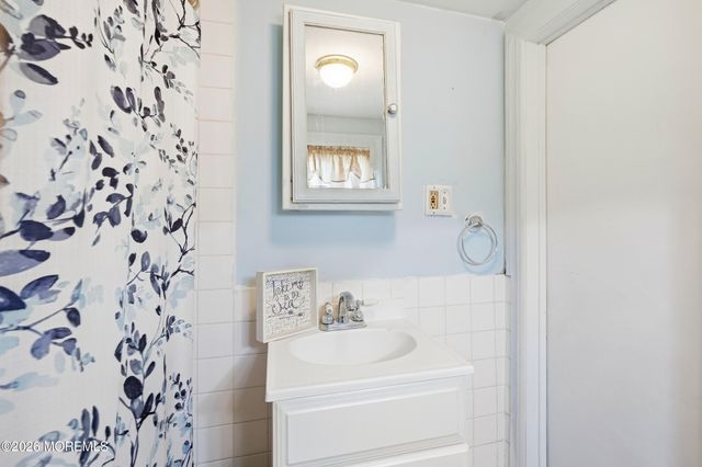9 Briarcliff Place, Port Monmouth, NJ 07758