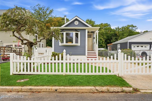 9 Briarcliff Place, Port Monmouth, NJ 07758