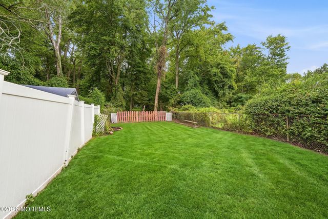 9 Briarcliff Place, Port Monmouth, NJ 07758