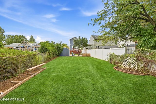 9 Briarcliff Place, Port Monmouth, NJ 07758