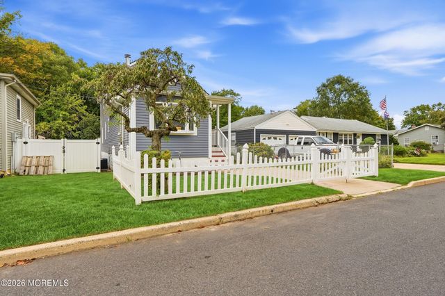 9 Briarcliff Place, Port Monmouth, NJ 07758