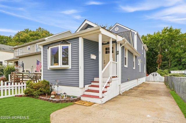 9 Briarcliff Place, Port Monmouth, NJ 07758