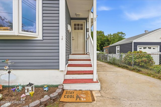 9 Briarcliff Place, Port Monmouth, NJ 07758