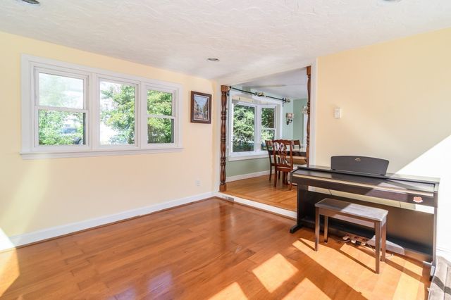 11 Mark St, Natick, MA 01760
