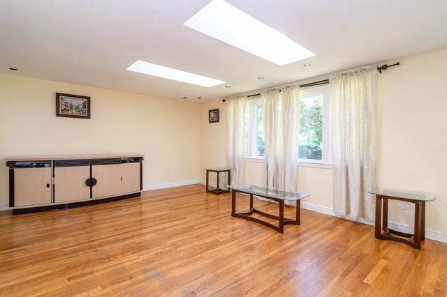 11 Mark St, Natick, MA 01760