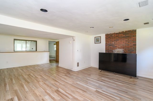 11 Mark St, Natick, MA 01760