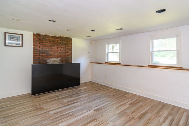 11 Mark St, Natick, MA 01760