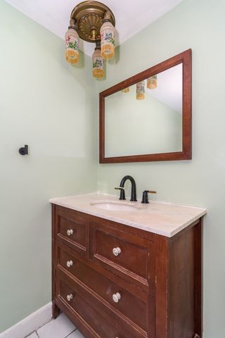 11 Mark St, Natick, MA 01760