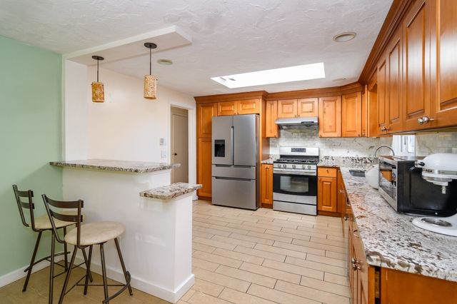 11 Mark St, Natick, MA 01760