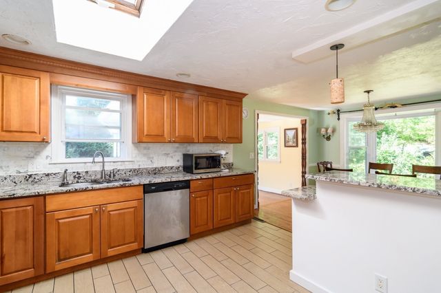 11 Mark St, Natick, MA 01760