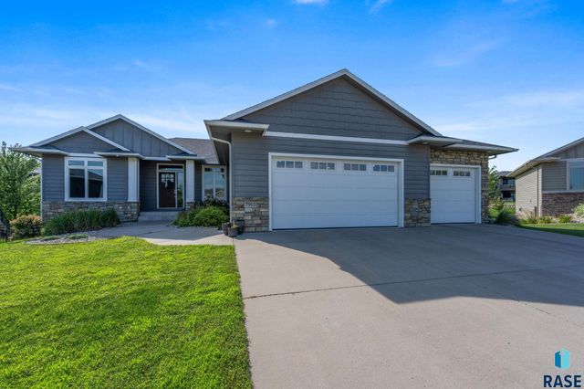 7905 S Sunny Oak Cir Circle, Sioux Falls, SD 57108