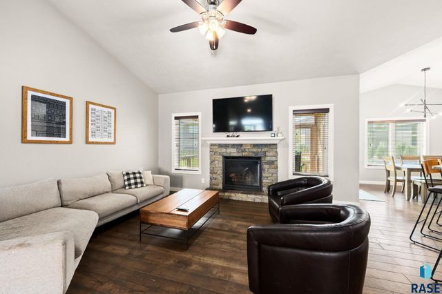 7905 S Sunny Oak Cir Circle, Sioux Falls, SD 57108