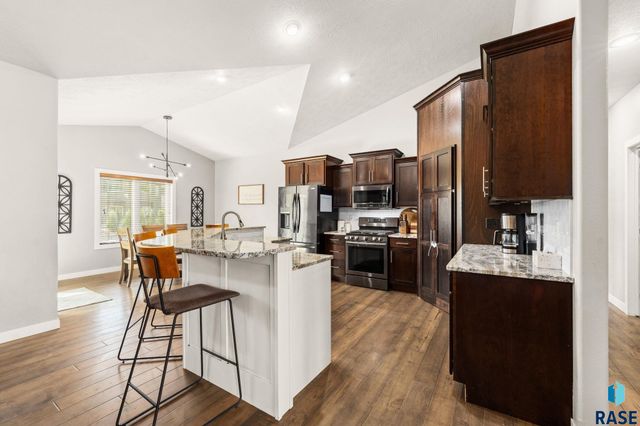 7905 S Sunny Oak Cir Circle, Sioux Falls, SD 57108