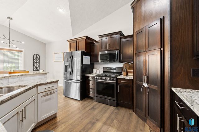 7905 S Sunny Oak Cir Circle, Sioux Falls, SD 57108