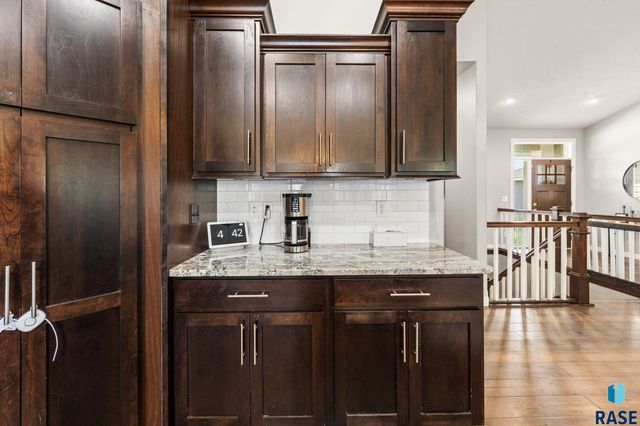 7905 S Sunny Oak Cir Circle, Sioux Falls, SD 57108