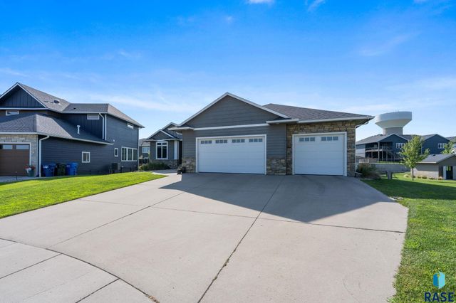 7905 S Sunny Oak Cir Circle, Sioux Falls, SD 57108