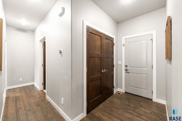 7905 S Sunny Oak Cir Circle, Sioux Falls, SD 57108