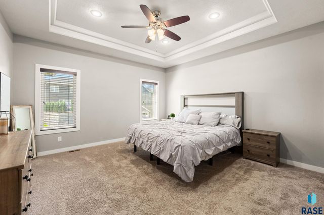 7905 S Sunny Oak Cir Circle, Sioux Falls, SD 57108