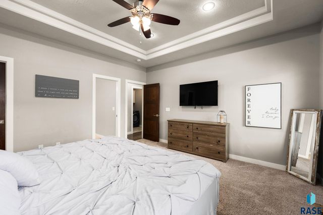 7905 S Sunny Oak Cir Circle, Sioux Falls, SD 57108