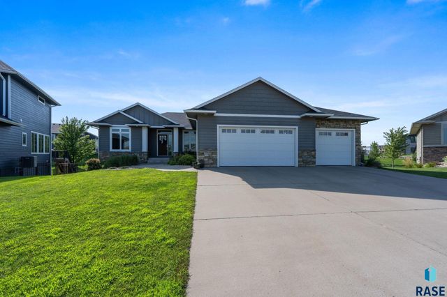 7905 S Sunny Oak Cir Circle, Sioux Falls, SD 57108