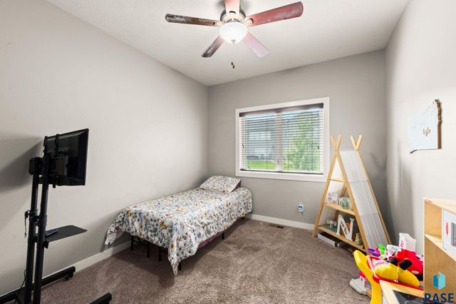 7905 S Sunny Oak Cir Circle, Sioux Falls, SD 57108