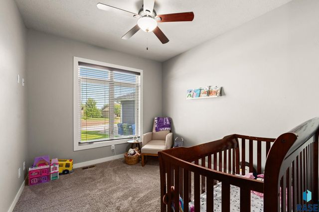 7905 S Sunny Oak Cir Circle, Sioux Falls, SD 57108
